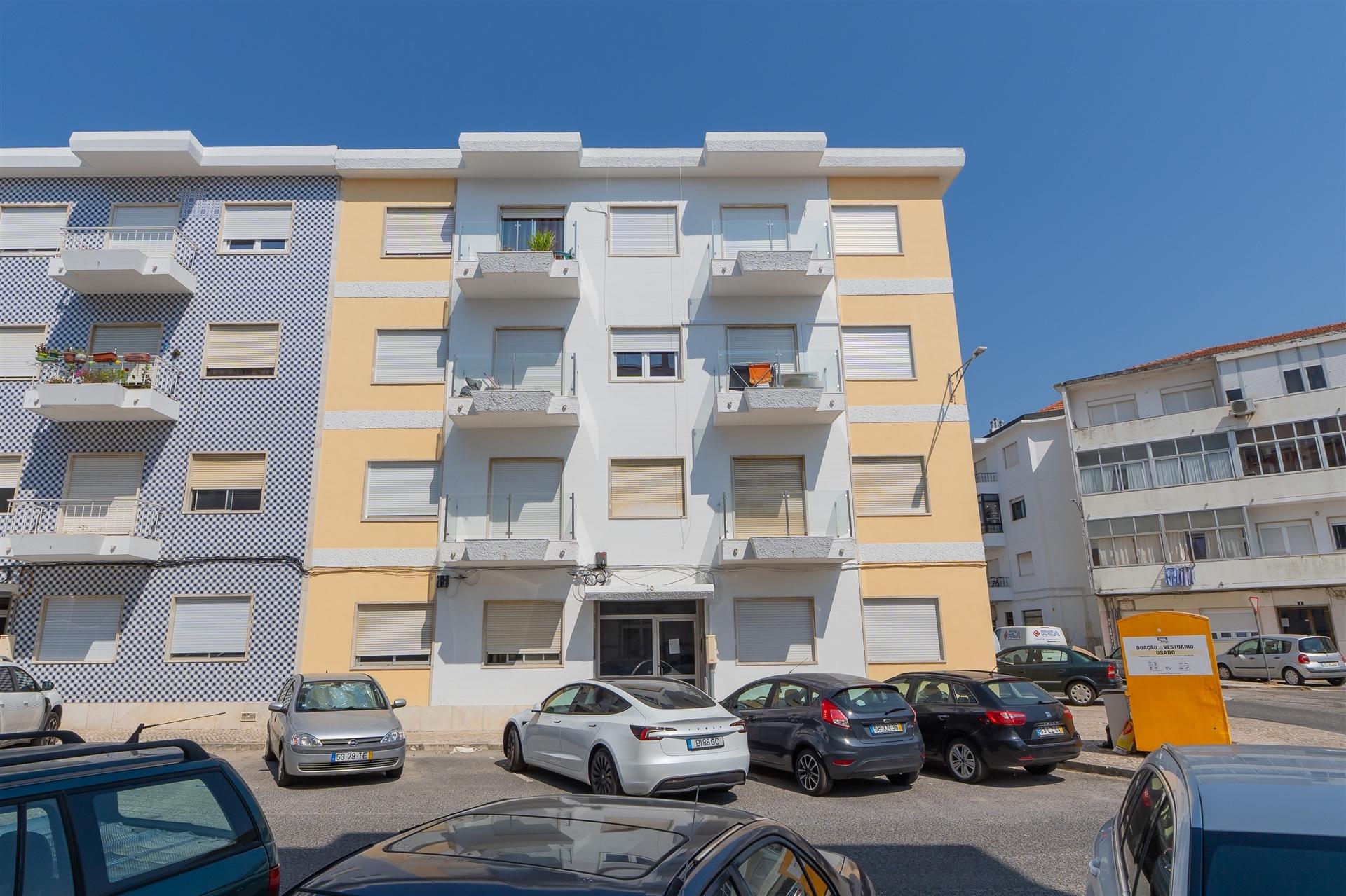 Apartamento T3 para arrendamento, totalmente renovado em  Mem Martins