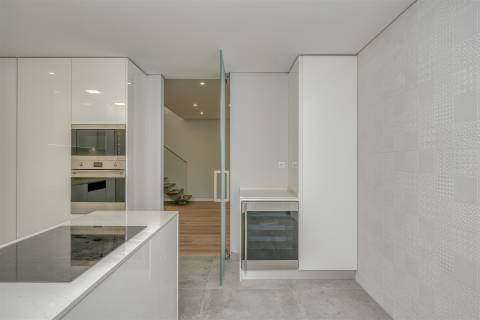 Apartamento T3 + 1 Duplex no Centro de Carcavelos - Cascais