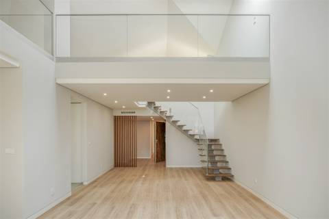 Apartamento T3 + 1 Duplex no Centro de Carcavelos - Cascais