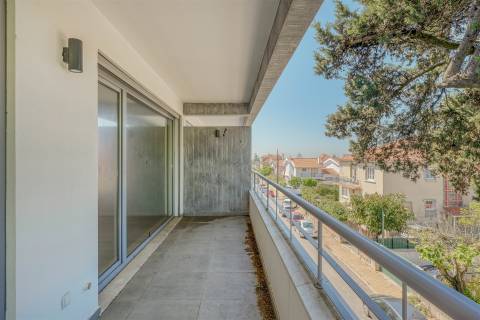Apartamento T3 + 1 Duplex no Centro de Carcavelos - Cascais