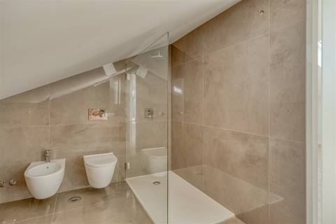 Apartamento T3 + 1 Duplex no Centro de Carcavelos - Cascais