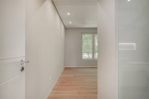 Apartamento T3 + 1 Duplex no Centro de Carcavelos - Cascais