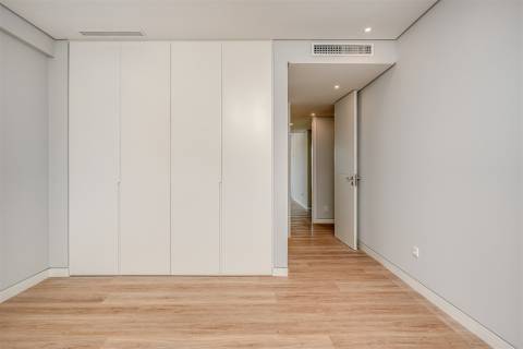 Apartamento T3 + 1 Duplex no Centro de Carcavelos - Cascais