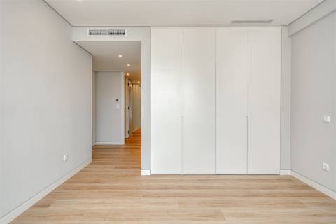 Apartamento T3 + 1 Duplex no Centro de Carcavelos - Cascais