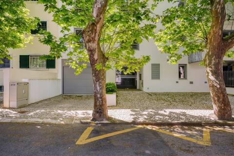 Apartamento T3 + 1 Duplex no Centro de Carcavelos - Cascais