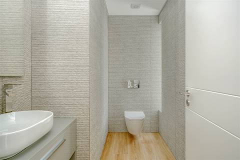 Moderno Apartamento  T3+1 no Centro de Carcavelos.