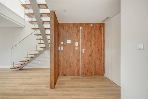 Moderno Apartamento  T3+1 no Centro de Carcavelos.