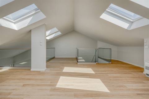 Moderno Apartamento  T3+1 no Centro de Carcavelos.