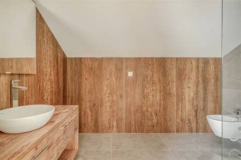 Moderno Apartamento  T3+1 no Centro de Carcavelos.