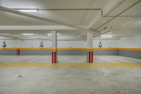 Moderno Apartamento  T3+1 no Centro de Carcavelos.