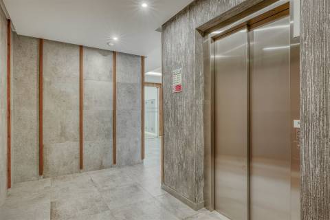 Moderno Apartamento  T3+1 no Centro de Carcavelos.