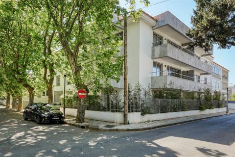 Moderno Apartamento  T3+1 no Centro de Carcavelos.