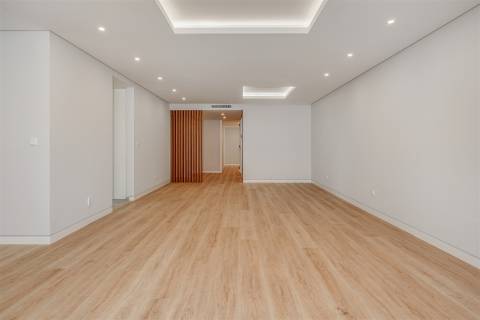 Apartamento  T3, com arquitetura contemporânea no Centro de Carcavelos.