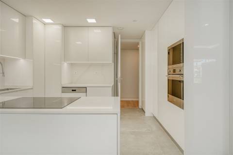 Apartamento  T3, com arquitetura contemporânea no Centro de Carcavelos.