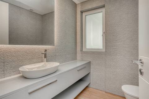 Apartamento  T3, com arquitetura contemporânea no Centro de Carcavelos.