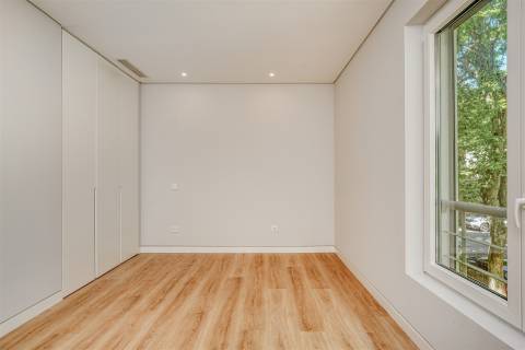 Apartamento  T3, com arquitetura contemporânea no Centro de Carcavelos.