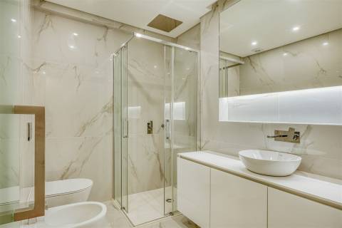 Apartamento  T3, com arquitetura contemporânea no Centro de Carcavelos.