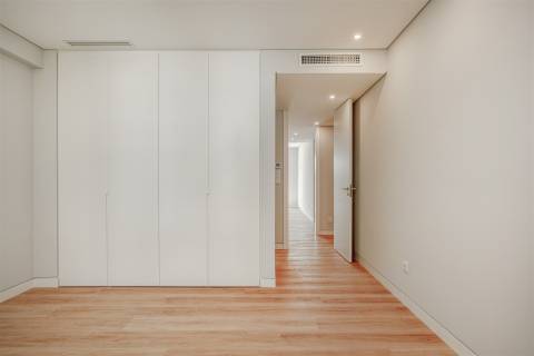 Apartamento  T3, com arquitetura contemporânea no Centro de Carcavelos.