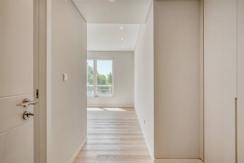 Apartamento  T3, com arquitetura contemporânea no Centro de Carcavelos.