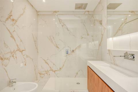 Apartamento  T3, com arquitetura contemporânea no Centro de Carcavelos.