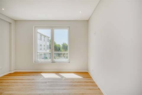 Apartamento  T3, com arquitetura contemporânea no Centro de Carcavelos.