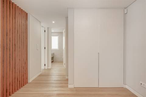 Apartamento  T3, com arquitetura contemporânea no Centro de Carcavelos.