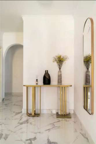 Moradia T8 com jardim localizada em Cascais. T2 e T4 no Centro de Cascais.