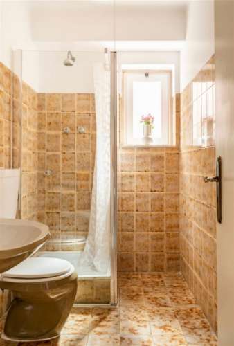 Moradia T8 com jardim localizada em Cascais. T2 e T4 no Centro de Cascais.