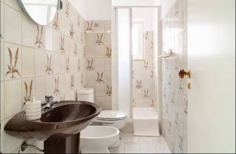 Moradia T8 com jardim localizada em Cascais. T2 e T4 no Centro de Cascais.