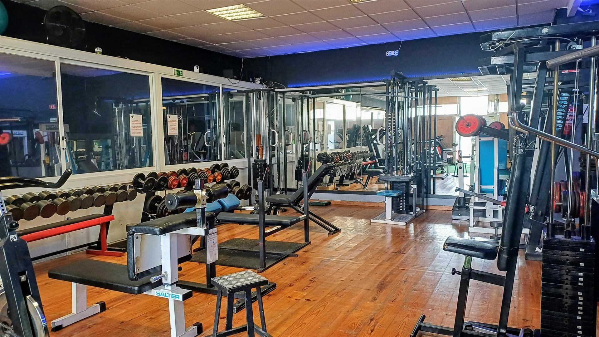 Loja com 220 m2 para venda em Cascais.  Ginásio com 220 m2 para venda em Cascais.