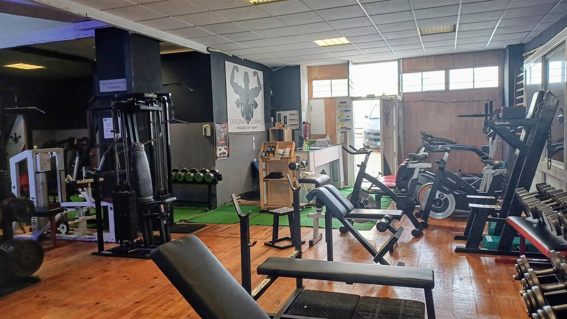 Loja com 220 m2 para venda em Cascais.  Ginásio com 220 m2 para venda em Cascais.