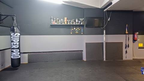 Espaço Comercial com 220 m² à Venda em Cascais – Ideal para Vários Negócios.