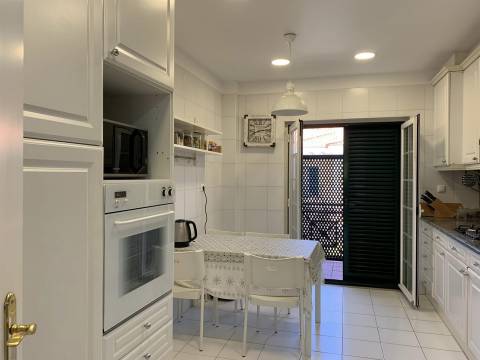 Apartamento 5 assoalhadas, na Quinta Da Beloura.