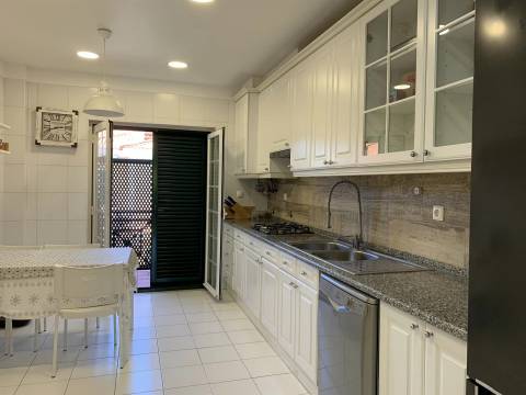 Apartamento 5 assoalhadas, na Quinta Da Beloura.