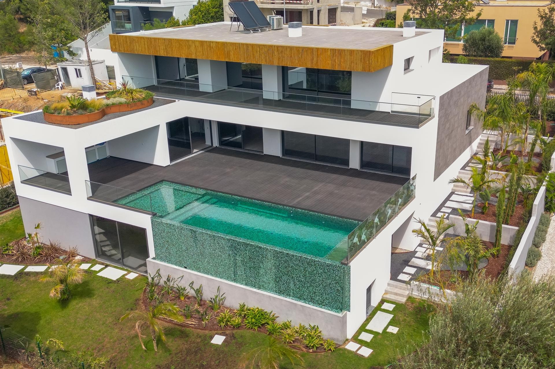 Moradia Contemporânea T5 com Piscina Infinita &#124; Cascais