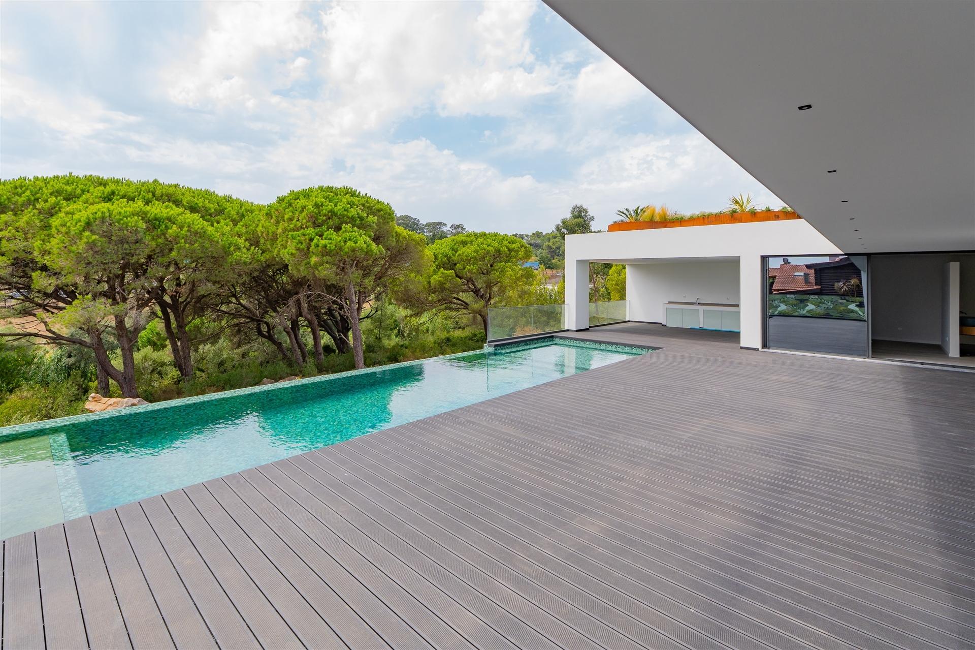 Moradia Contemporânea T5 com Piscina Infinita &#124; Cascais