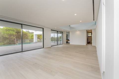 Moradia Contemporânea T5 com Piscina Infinita &#124; Cascais