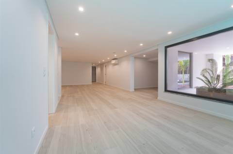 Moradia Contemporânea T5 com Piscina Infinita &#124; Cascais