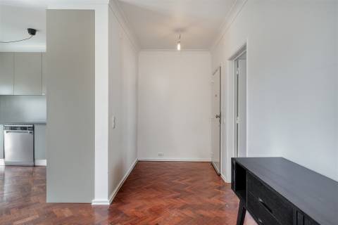 Apartamento T2 para arrendamento, totalmente renovado, situado no centro da Parede.