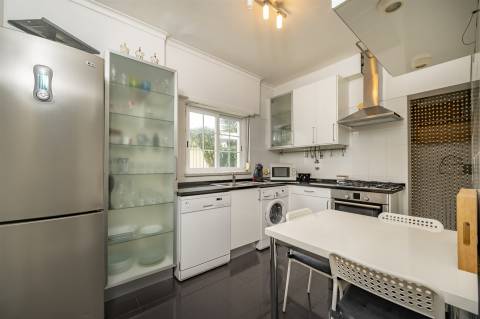 Andar de moradia T3  com pátio á venda em Bicesse.