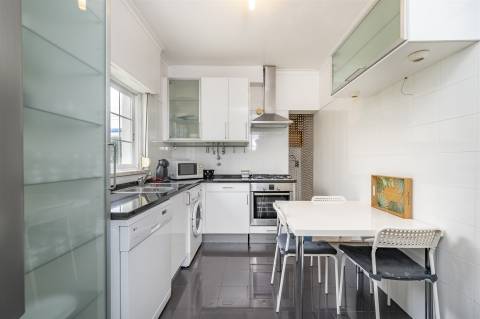 Andar de moradia T3  com pátio á venda em Bicesse.