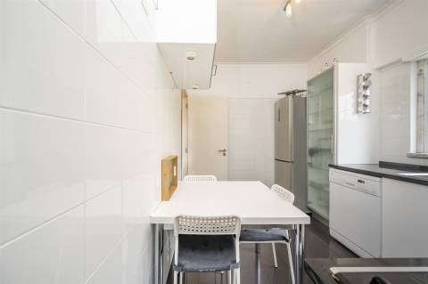 Andar de moradia T3  com pátio á venda em Bicesse.