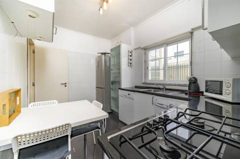 Andar de moradia T3  com pátio á venda em Bicesse.