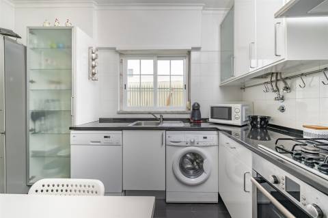 Andar de moradia T3  com pátio á venda em Bicesse.