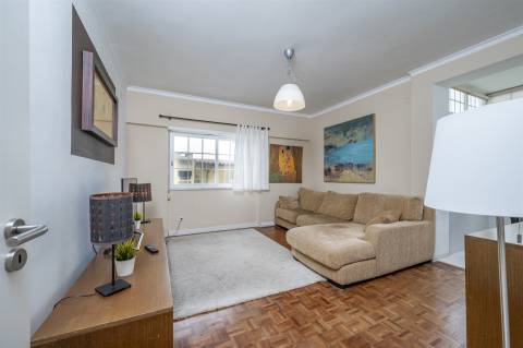 Andar de moradia T3  com pátio á venda em Bicesse.