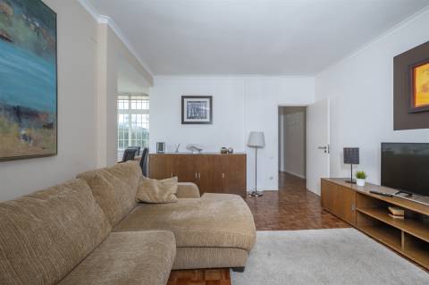 Andar de moradia T3  com pátio á venda em Bicesse.