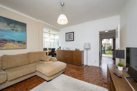 Andar de moradia T3  com pátio á venda em Bicesse.