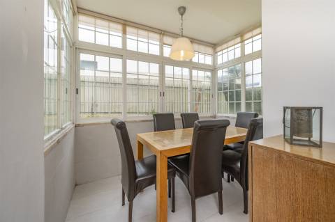 Andar de moradia T3  com pátio á venda em Bicesse.