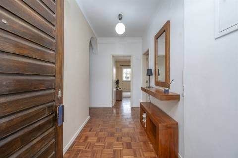 Andar de moradia T3  com pátio á venda em Bicesse.