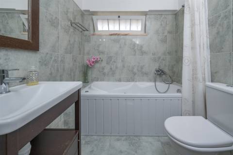 Andar de moradia T3  com pátio á venda em Bicesse.